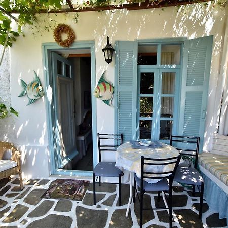 Traditional House By The Sea Mandrákion Esterno foto